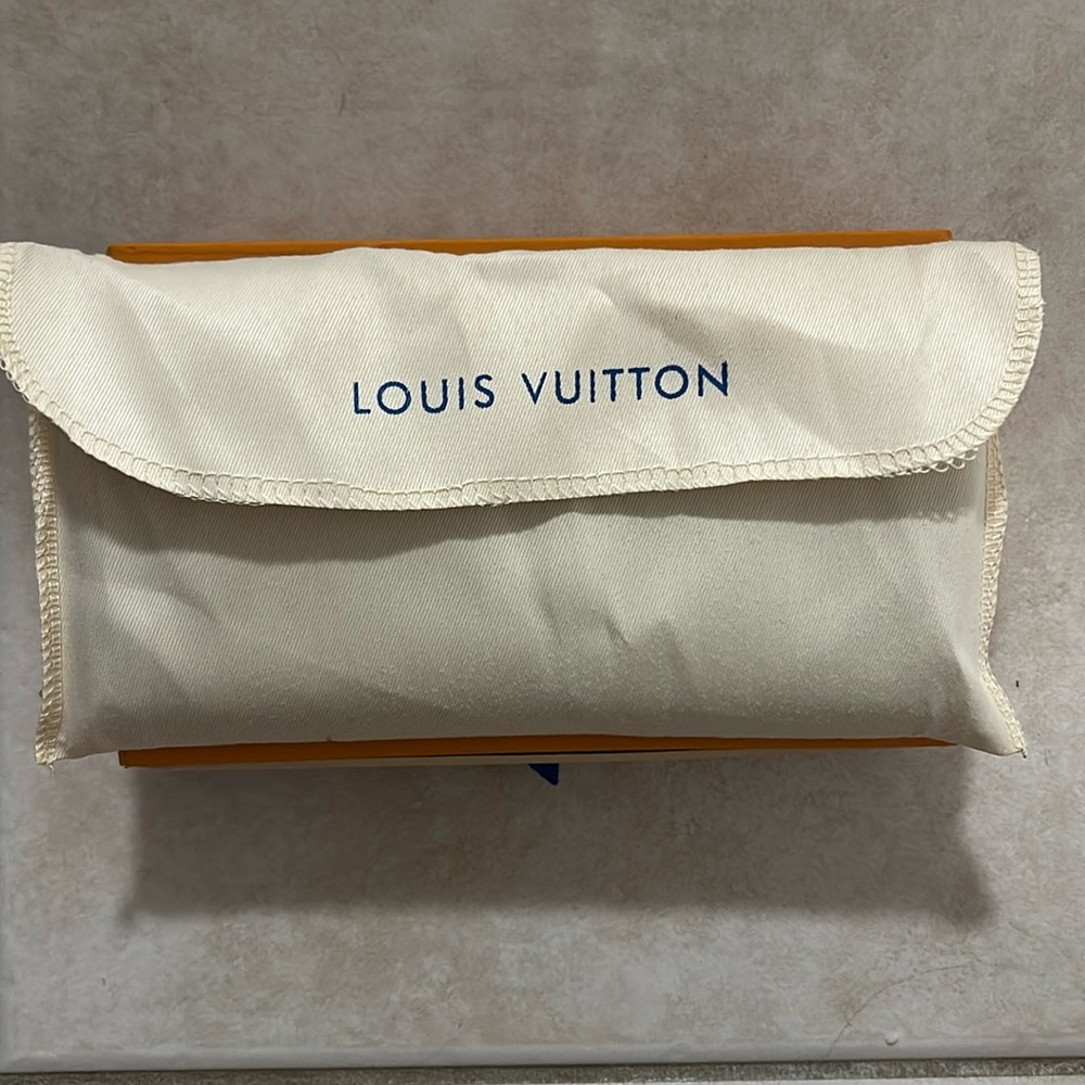 Authentic💄 Louis Vuitton Magenta Miroir Clemence Patent Leather Wallet - Picture 16 of 17